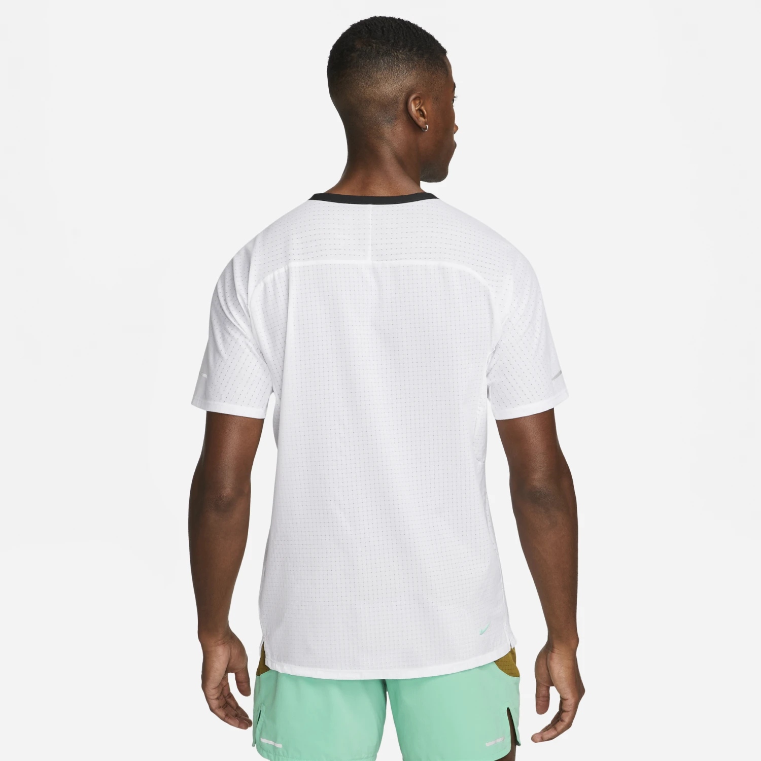 Nike Men's DRI-FIT Trail Solar Chase Short-Sleeve Running Top (100 - White/Spring Green) 2 Nike Men's DRI-FIT Trail Solar Chase Short-Sleeve Running Top (100 - White/Spring Green) - Image 2