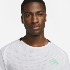 Nike Men's DRI-FIT Trail Solar Chase Short-Sleeve Running Top (100 - White/Spring Green) 10 Nike Men's DRI-FIT Trail Solar Chase Short-Sleeve Running Top (100 - White/Spring Green) -Cheap Brooks Store DV9305 100 C PREM 2000