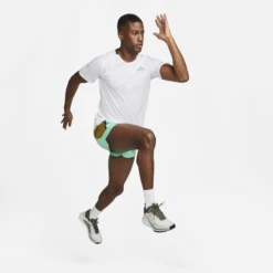 Nike Men's DRI-FIT Trail Solar Chase Short-Sleeve Running Top (100 - White/Spring Green) 12 Nike Men's DRI-FIT Trail Solar Chase Short-Sleeve Running Top (100 - White/Spring Green) -Cheap Brooks Store DV9305 100 E PREM 2000
