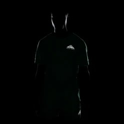 Nike Men's DRI-FIT Trail Solar Chase Short-Sleeve Running Top (363 - Spring Green/Gridiron) -Cheap Brooks Store DV9305 363 F PREM 2000